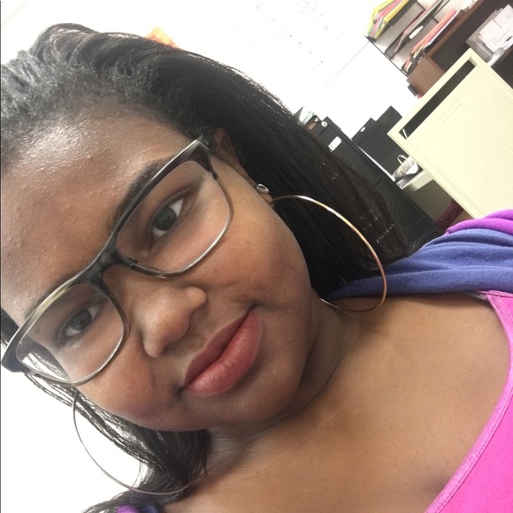 Meet your Posher, Trinity - Picture 1 of 1